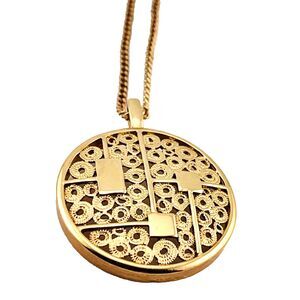 Sarah Coventry Gold Tone 1960s era Round Pendant on Chain Link Necklace 21” Vtg